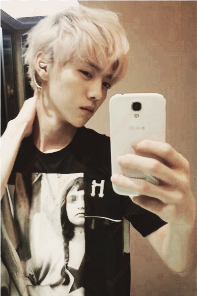 tumblr msil2te3er1s36084o1 500 - luhan selfies